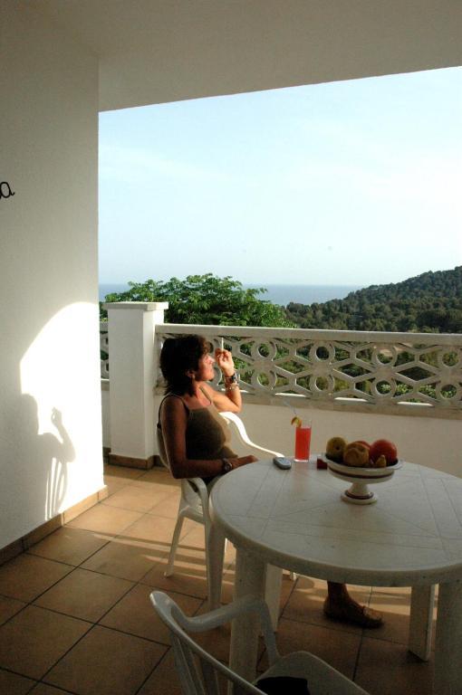 Apartamentos Famara Lloret de Mar Værelse billede